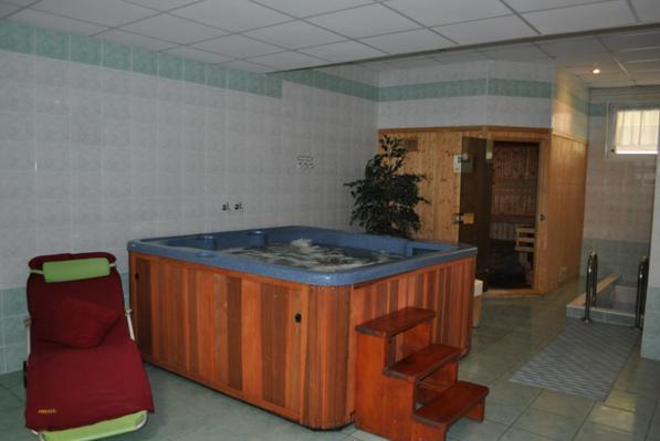 Sport Hotel Ostrov Trenčín Buitenkant foto