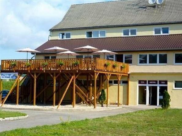 Sport Hotel Ostrov Trenčín Buitenkant foto