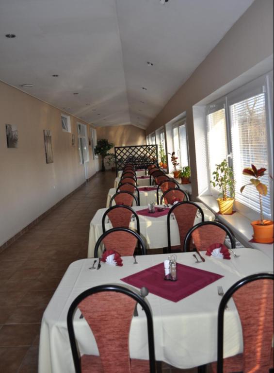 Sport Hotel Ostrov Trenčín Buitenkant foto
