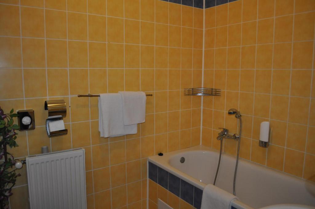 Sport Hotel Ostrov Trenčín Buitenkant foto