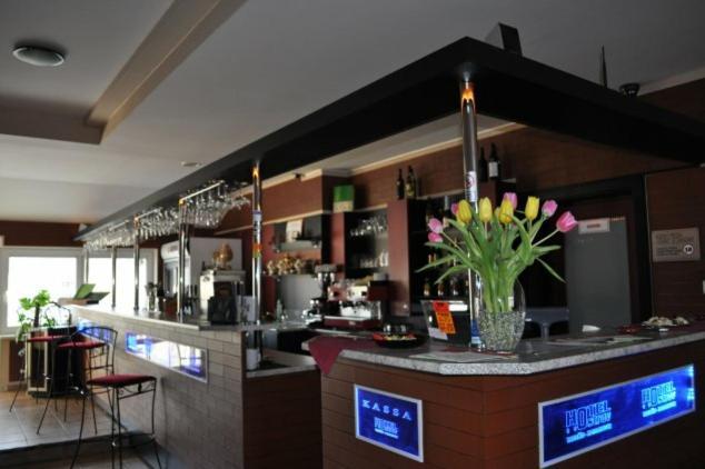 Sport Hotel Ostrov Trenčín Buitenkant foto