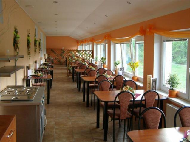 Sport Hotel Ostrov Trenčín Buitenkant foto